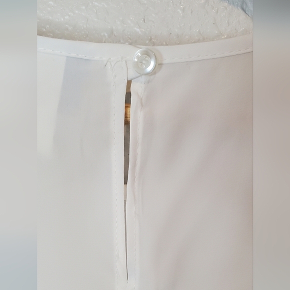 💚5/$25 Classic Collection Semi Sheer Elegant White Blouse Size 8 - Picture 3 of 5